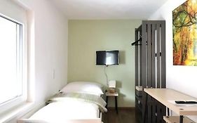 Schickes Zimmer Mit Top-Ausstattung In Idealer Lage